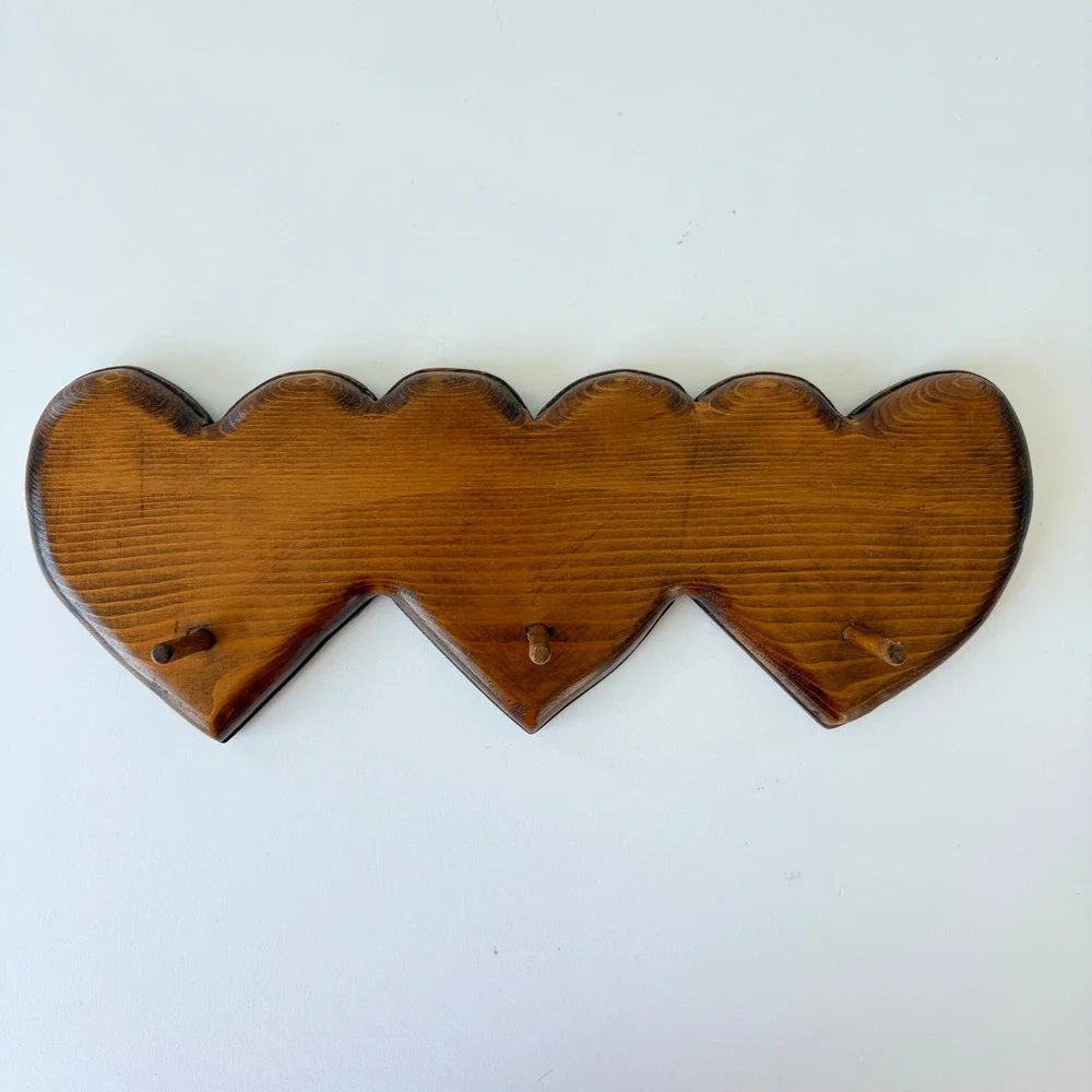 Vintage Wooden Triple Heart Wall Rack 3 Peg Hook Brown Rustic Nursery Entryway